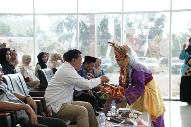 
					Buka Festival Literasi, Bupati Kuansing Ajak Masyarakat Jadikan Perpustakaan Pusat Kreativitas