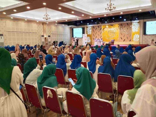 
					Ramai dan Penuh Antusias, Risty Tagor Hadir di Wakaf Booster Jilid 2 Maros